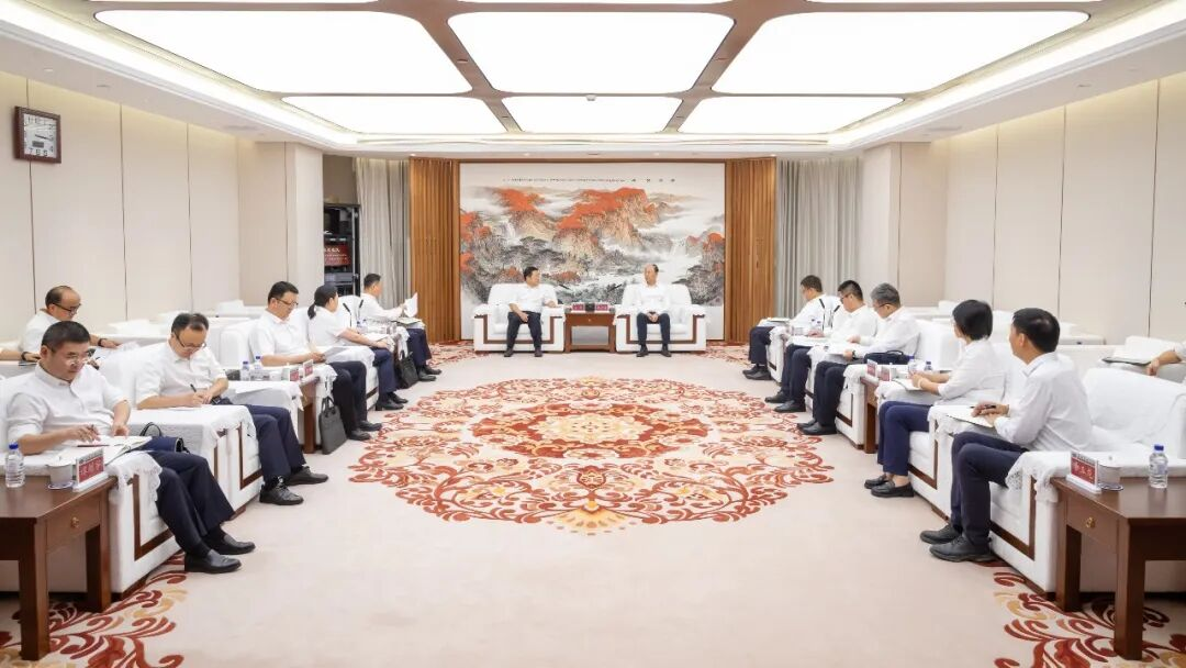莫鼎革与中国有色集团党委书记、董事长文岗举行会谈